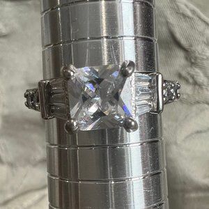 Silver Tone Cluster Ring Size 9
